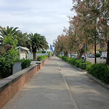 Cv014 - Cervia, Ampio Trilocale In Posizione Esclusiva Con Posto Auto Διαμέρισμα